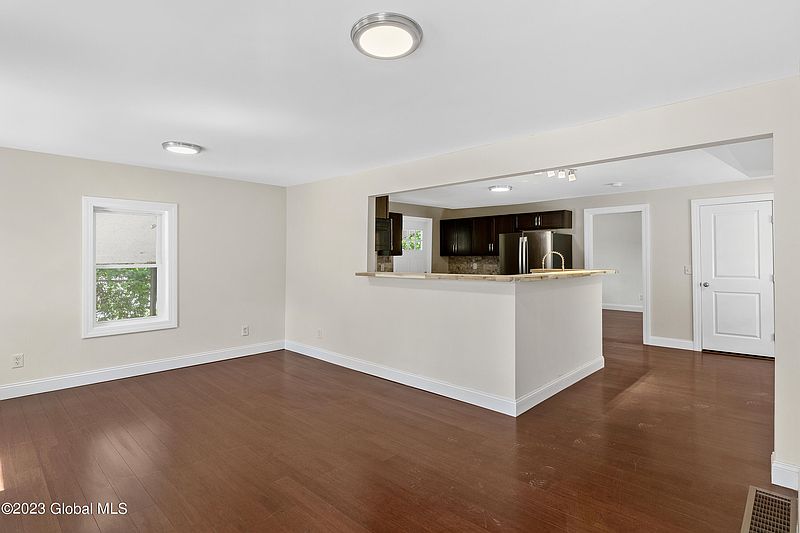 2nd image of 5 Delaware Avenue