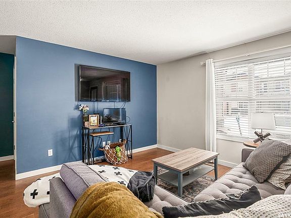 4th image of 1015 Patrick Cres #2605