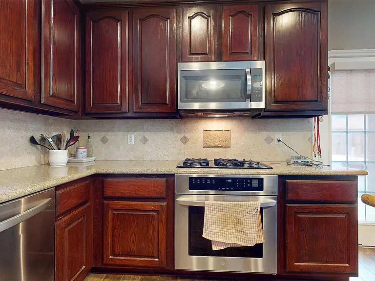 9222 Symphonic Ln — Photo 17