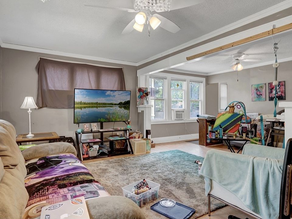 1st image of 184 Stevens St W #1