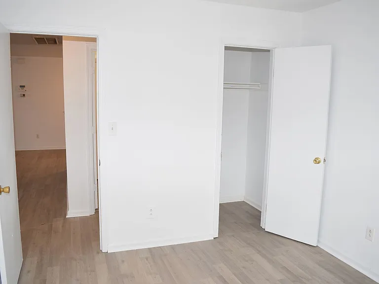579 Peregrine St — Photo 27