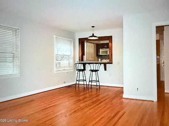 3rd image of 3018 Hendon Rd