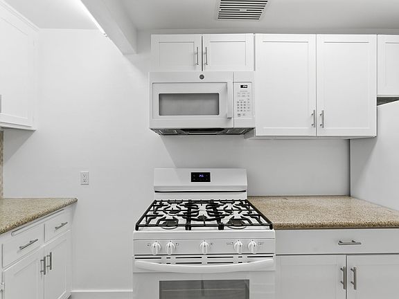 5th image of 1453 S Westgate Ave APT 8
