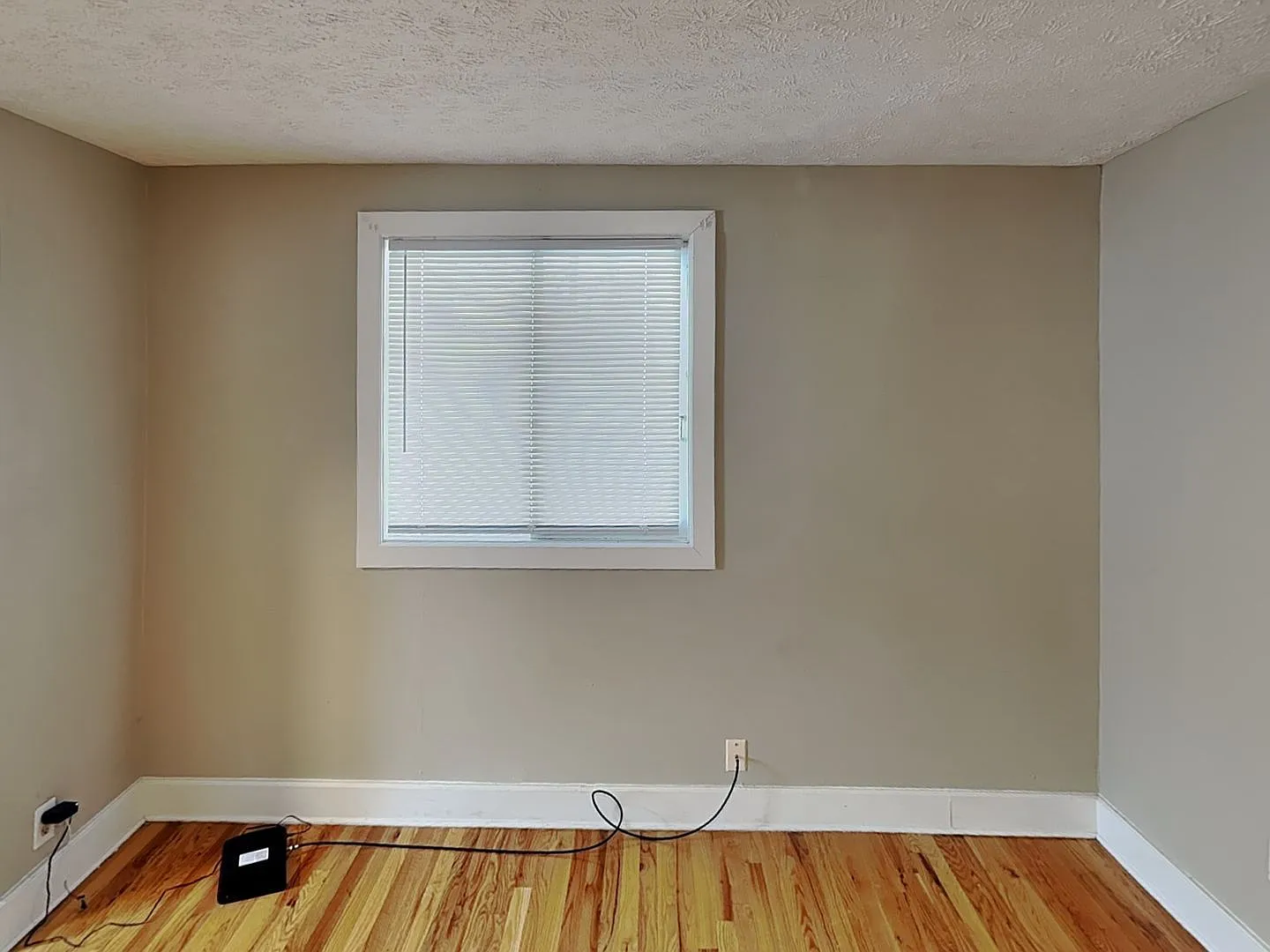 2 bed, 1.0 bath, 700 sqft, $1,099 — Photo 3