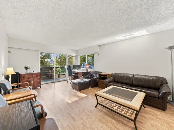 13530 Hilton Rd #203, Surrey, BC V3R 5J4