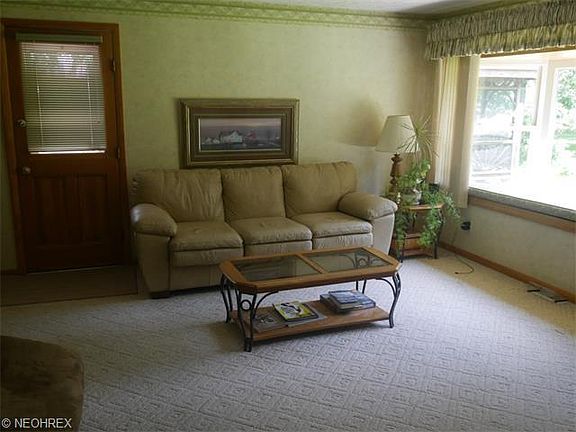 4th image of 2165 Garden Dr
