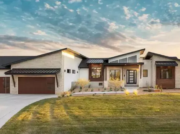 932 Villa Rd SE, Rio Rancho, NM 87124