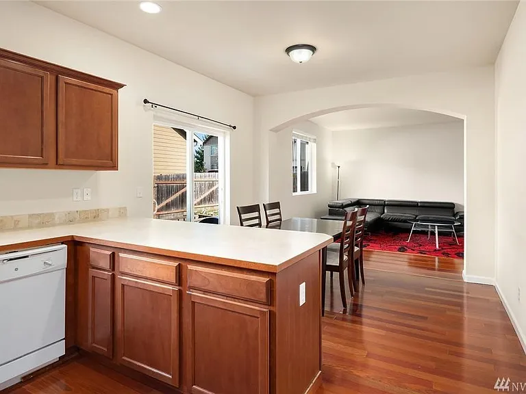 4532 NE 10th St — Photo 4