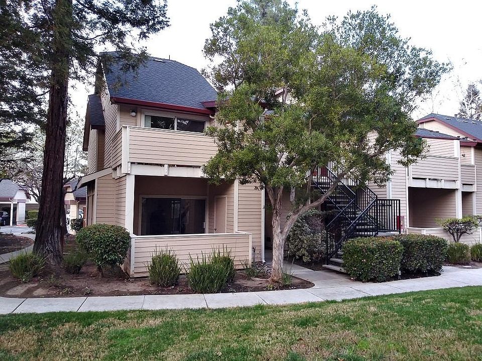 1st image of 1096 Cedar Gables Dr