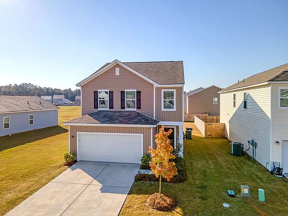 3rd image of 487 Pender Woods Dr