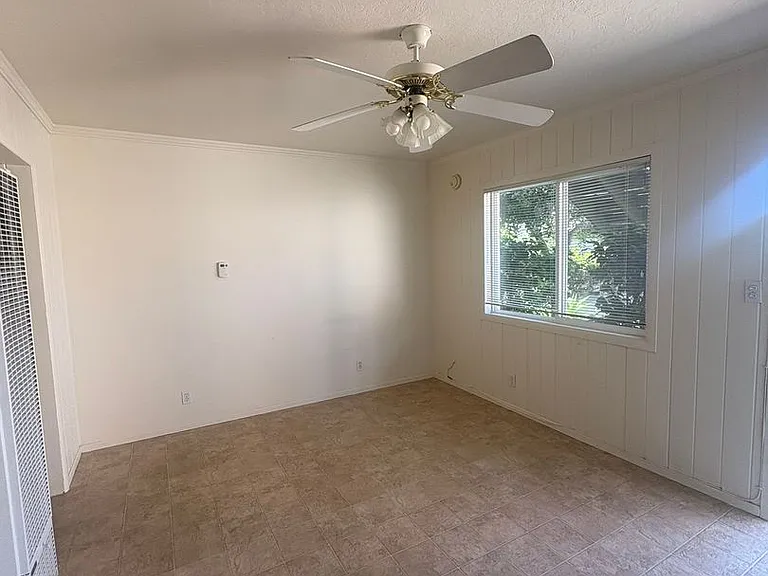 690 Monterey Ave — Photo 4