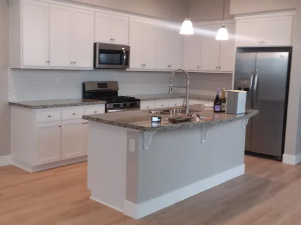 3285 Falcon Ct, West Sacramento, CA 95691