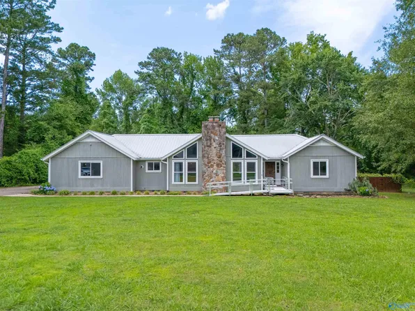 126 Guinivere Dr, Albertville, AL 35950