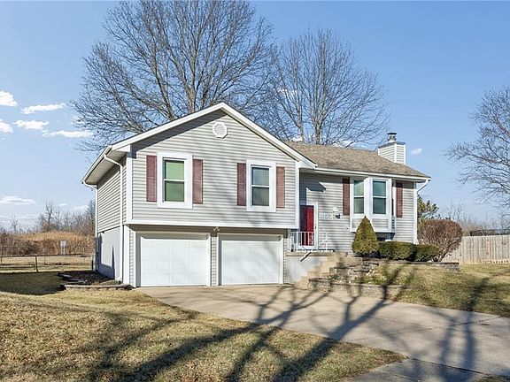 3rd image of 900 Shiloh Ct