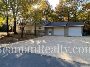 1207 Red Bud Ave, Bull Shoals, AR 72619