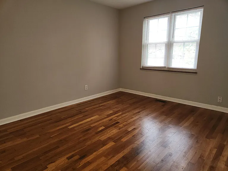 1862 Ashland Ave — Photo 3