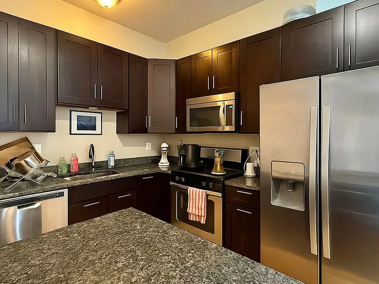 2144 W Potomac Ave #2R — Photo 2