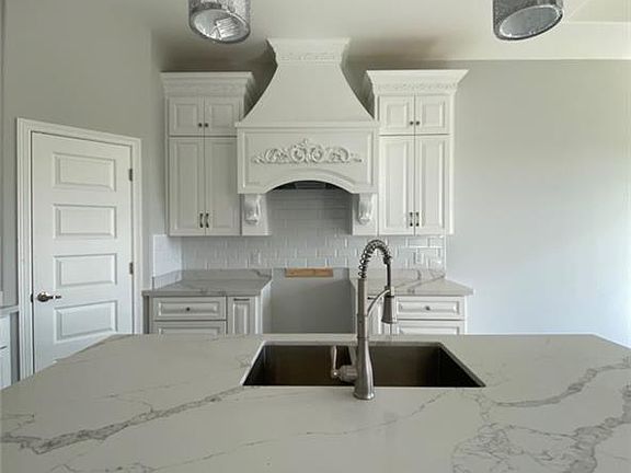 3rd image of 3312 Las Vistas Ln