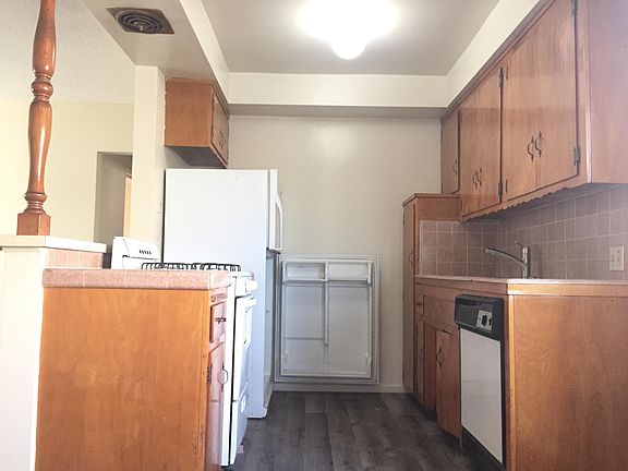 3rd image of 1216 S Marengo Ave APT G