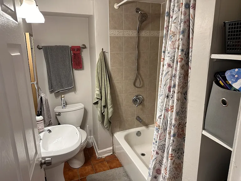 1613 W Pierce Ave #G — Photo 8