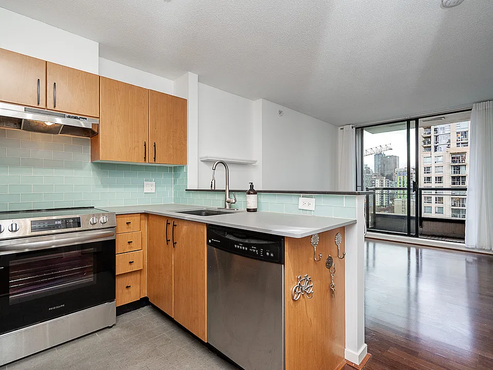 1295 Richards St #1703