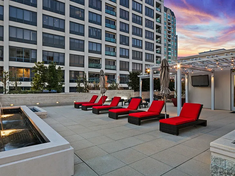 Wilshire Victoria Westwood Apartments — Photo 21