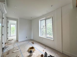 363 Hawthorne St #3A, Brooklyn, NY 11225