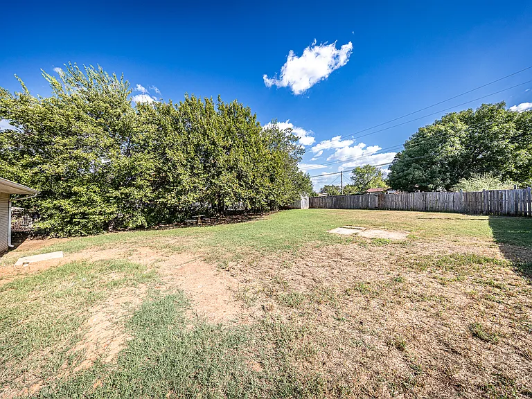 408 NW Woodridge Dr — Photo 24