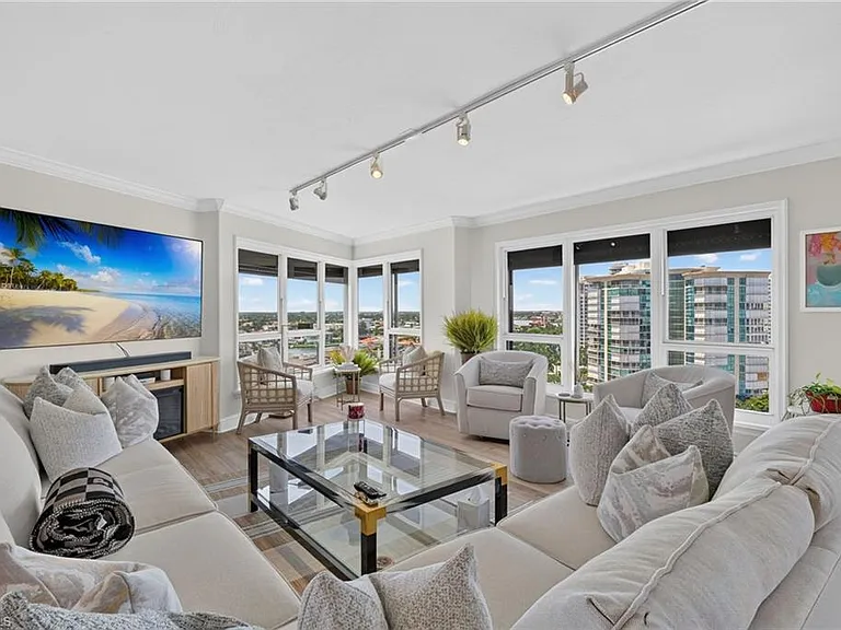 4451 Gulf Shore Blvd N #1604 — Photo 2