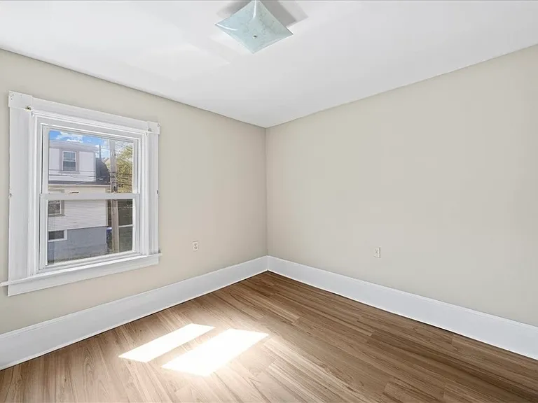 53 1/2 Sterling Ave #2 — Photo 9