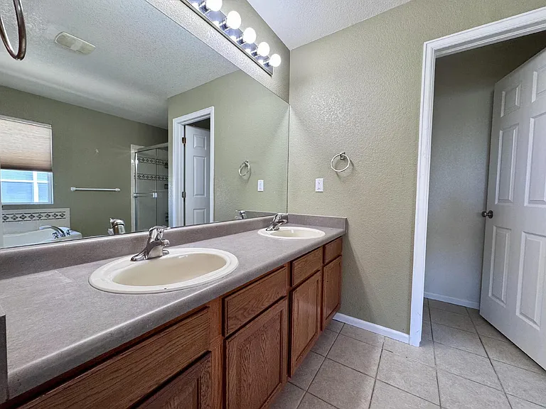 7031 S Oak Hill Cir — Photo 16