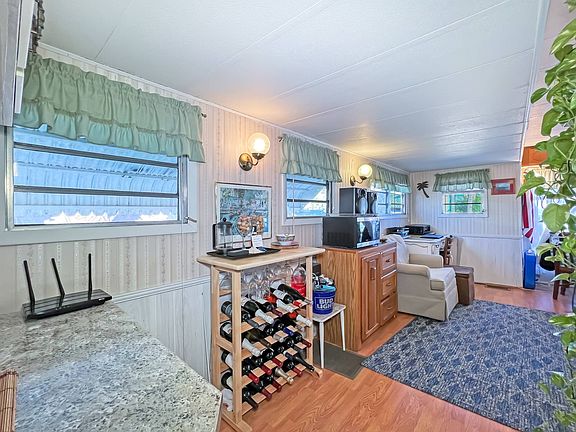 4th image of 331 Cuarto Ln