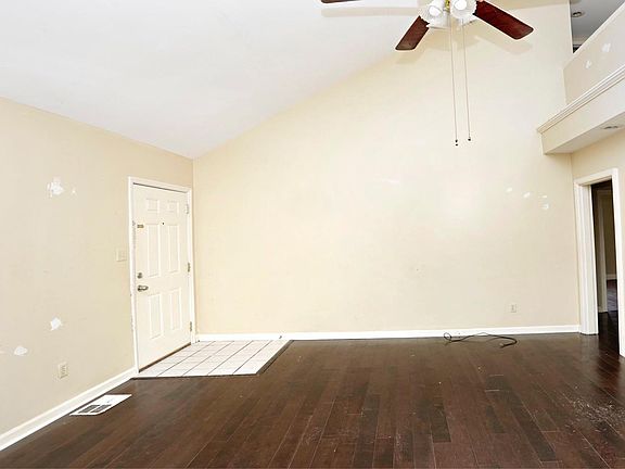 3rd image of 216 Hillcrest Ave