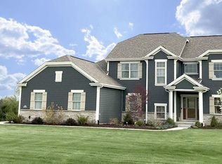 N85W33388 Becker Ln, Oconomowoc, WI 53066