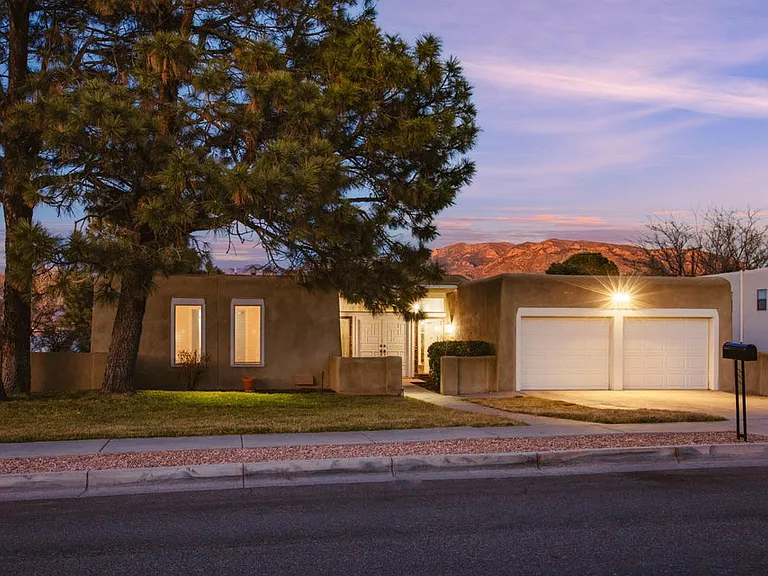 715 Branding Iron Dr SE — Photo 6