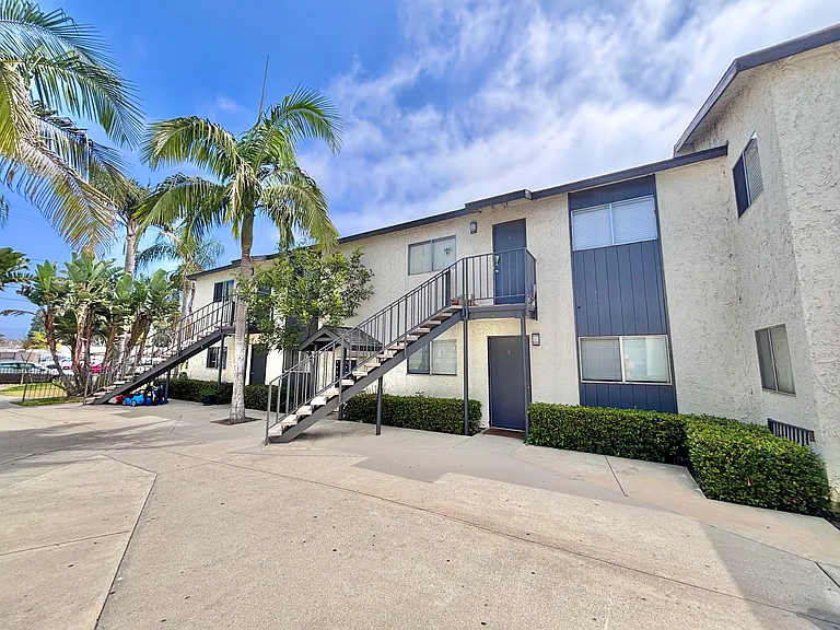 382 W Ramona St #C — Photo 3