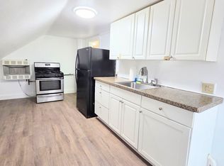 15 Town St APT 3, Norwich, CT 06360