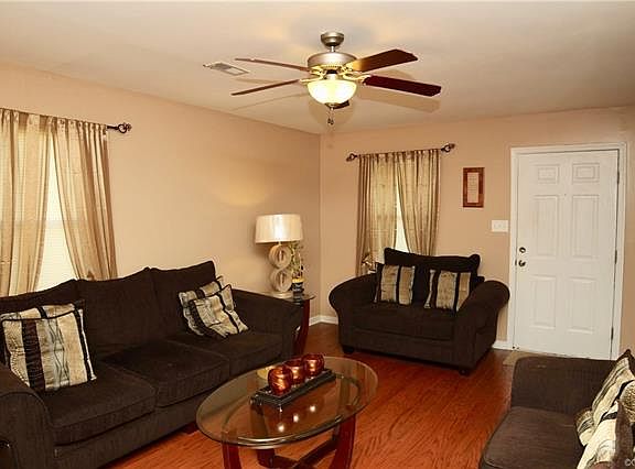 3rd image of 321 Crawford St