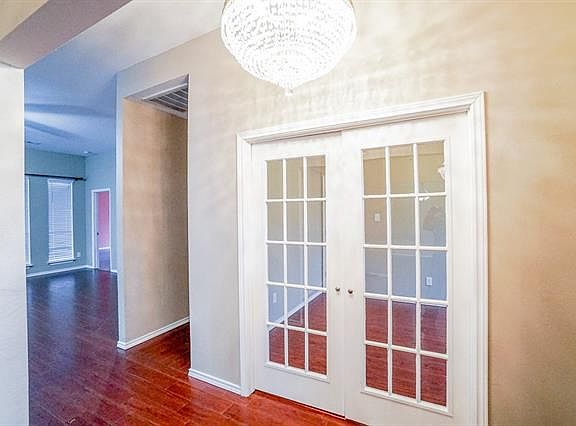 5th image of 211 Towngate Dr