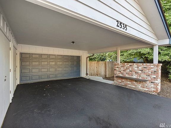 5th image of 2535 Fir St SE