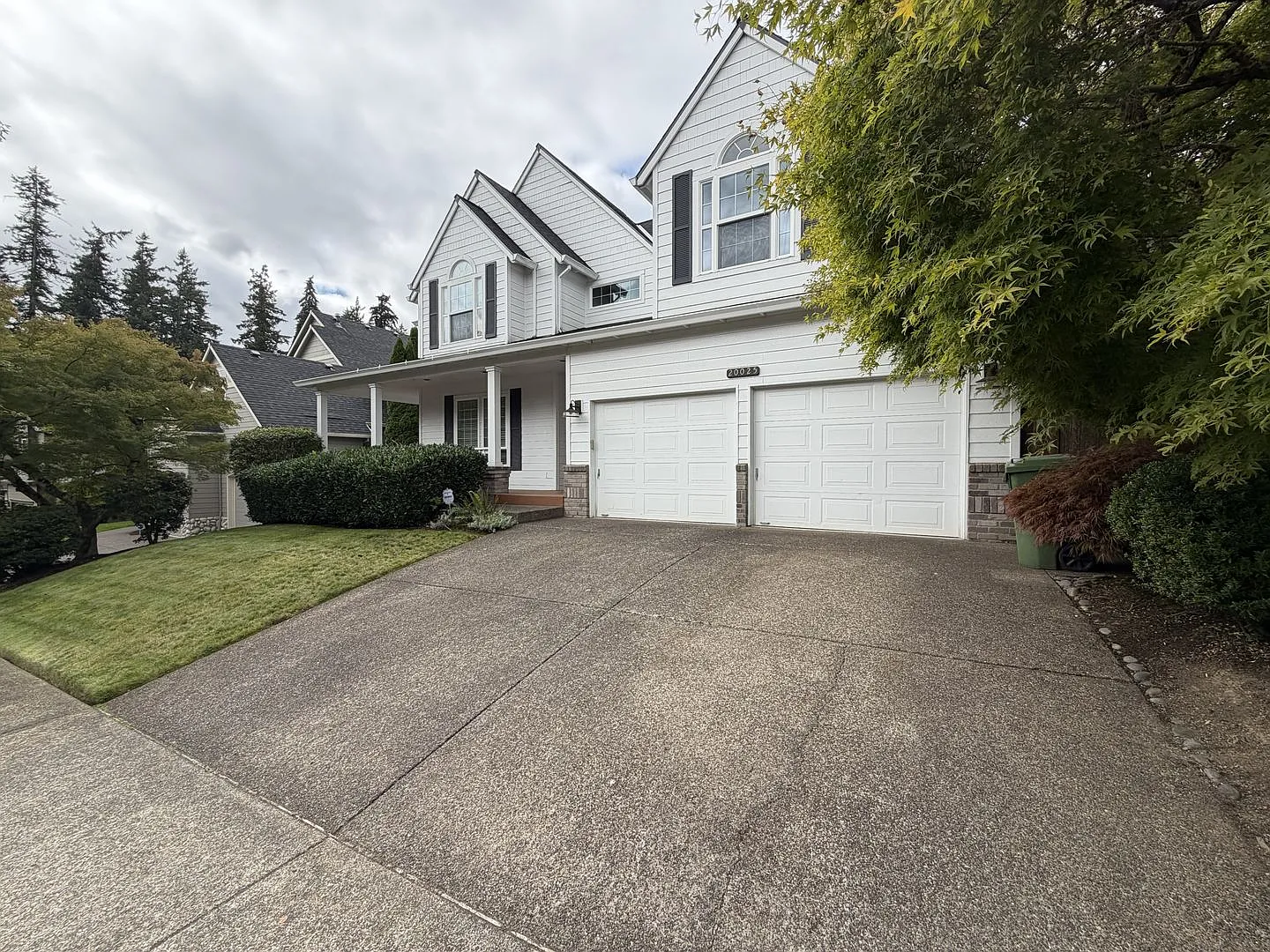 Tualatin 3 Bedroom with Den + Bonus Room 2.5 Bath Home! Close to Legacy Hospital. Has A/C, Includ... — Photo 2