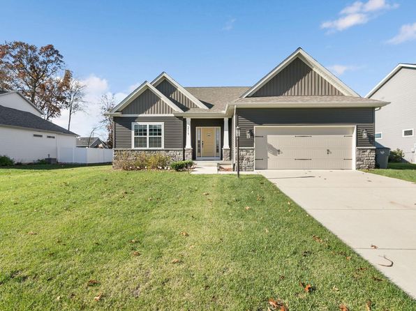 54715 Pierre Trails Dr, Osceola, IN 46561
