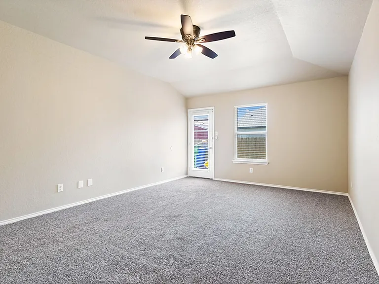 1533 Redbridge Dr — Photo 12