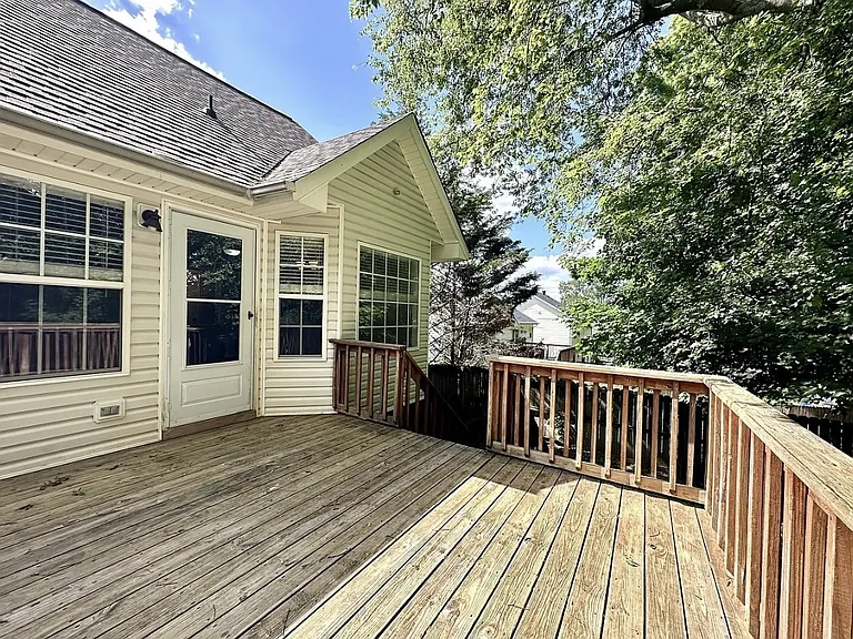 1641 Cedar Springs Cir — Photo 36