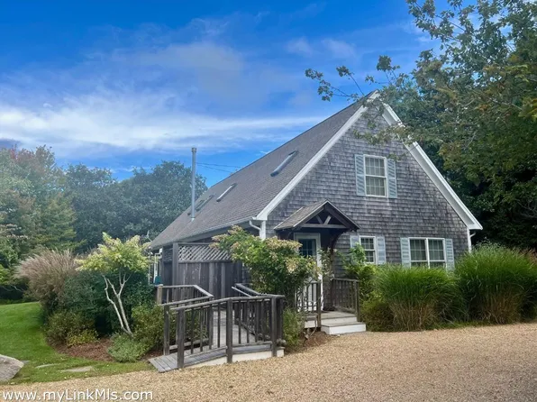 10 Trotters Ln, West Tisbury, MA 02575