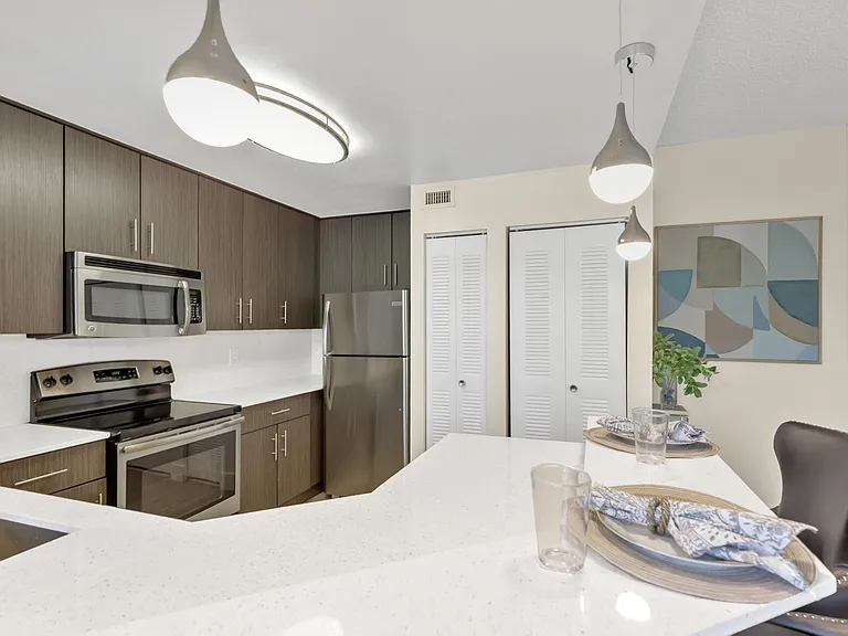 B2 Marseille - 3-Story Townhomes