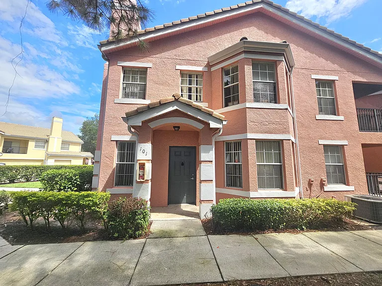 112 SW Peacock Blvd #7-101 — Photo 1