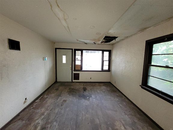 4th image of 4313 Oakwood Ave