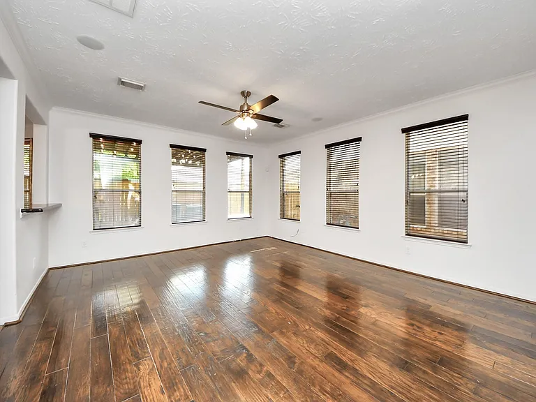 5922 Hollister Cole — Photo 5