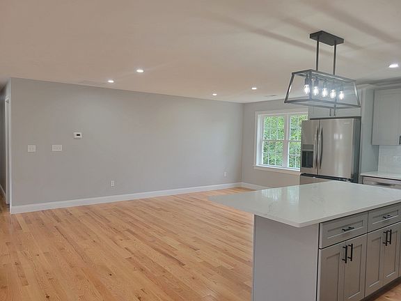 3rd image of 26 Bowker St